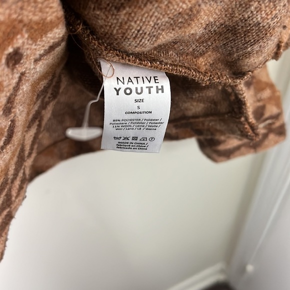 Native Youth Aztec Pattern Shacket Size Small - Picture 7 of 9